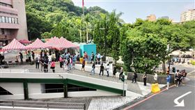 雙北醫院被擠爆！2張照曝急診現況　醫嘆：2類人別來篩了▲（圖／翻攝自蘇一峰臉書）