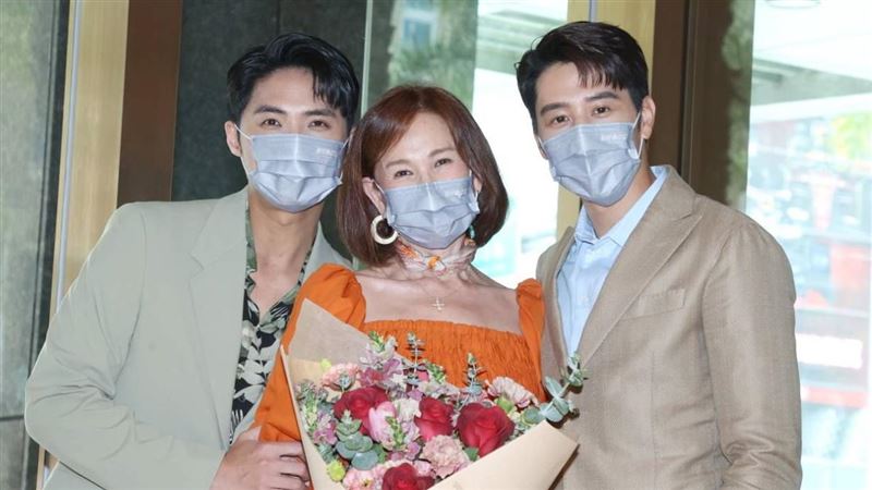 胡宇威、周丹薇和李運慶出席《親愛的亞當》記者會。（圖／記者邱榮吉攝影）