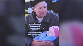 ▲烏克蘭84歲老爺爺瓦倫丁抱著孫女，輕輕搖呀搖哄睡覺的影片，感動超過百萬網友。（圖／翻攝自unicef_ukraine聯合國兒童基金會烏克蘭 TikTok）