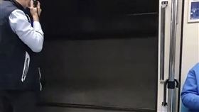 北捷車門故障無法關閉。（圖／簡舒培辦公室提供）