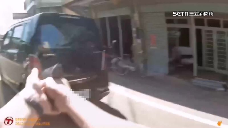 通緝犯拒捕衝撞！2勇警各開3槍圍捕
