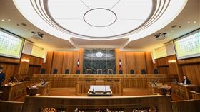 最高法院大法庭（2）大法庭制度正式上路，最高法院4日舉行大法庭揭牌儀式。圖為最高法院大法庭，內部有許多司法意象。中央社記者謝佳璋攝  108年7月4日