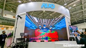 友達攻元宇宙！飛行模擬艙、智慧行動辦公艙超夯　當場秒殺。圖為友達董事長彭双浪（左）和總經理柯富仁（右）。（圖／記者戴玉翔攝影）