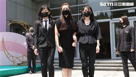 王羽告別式／王加露、王馨平、王美怡。（圖／記者楊澍攝影）