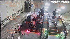 黃姓前法官助理尾隨偷拍女書記官裙底風光。（圖／翻攝畫面）