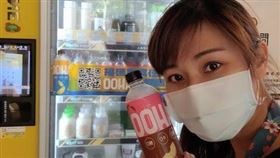 PTT鄉民熱烈討論，「台北車站無人商店免費氣泡飲」、「我是在信義新光曼哈頓1F換的」、「瘦子的無人冰箱在考驗人性嗎？」（圖／翻攝自PTT）