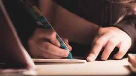 小孩,孩童,作業,(圖/PIXABAY)