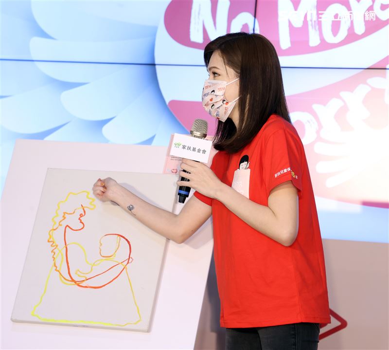 許瑋甯出席家扶基金會活動，認為自己是個引導型媽媽。（記者邱榮吉/攝影）