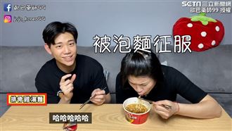 韓母子試吃台泡麵　媽被征服忘我狂吃