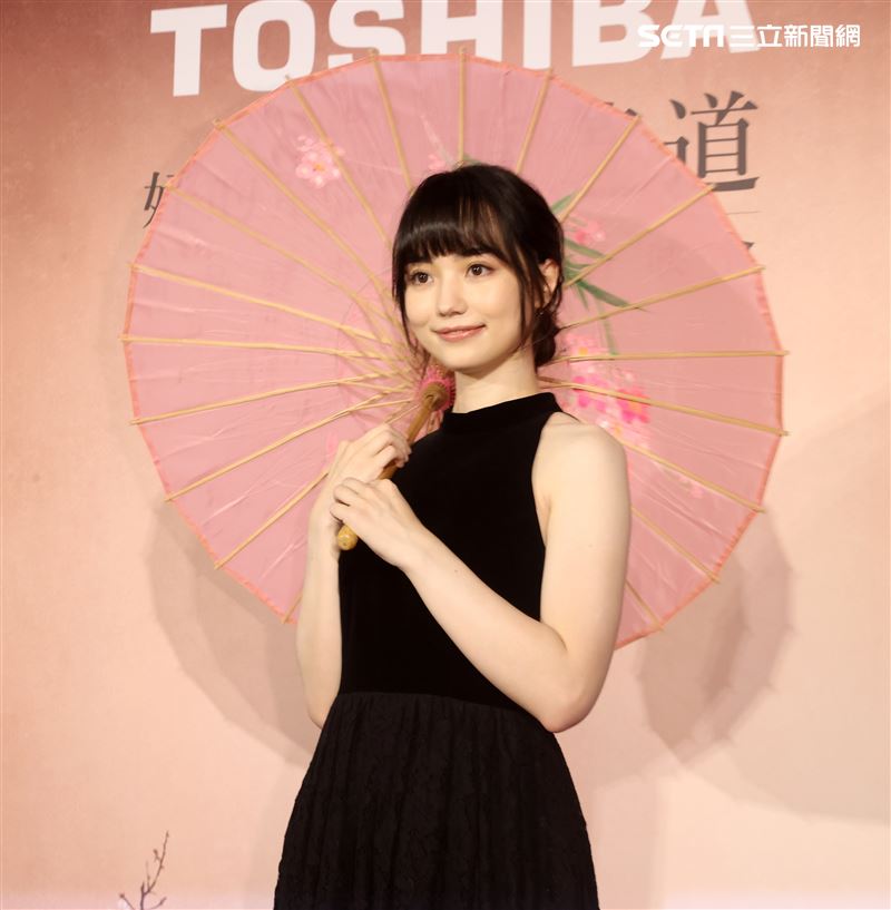 圍棋頂尖高手黑嘉嘉代言空調。（記者邱榮吉/攝影）