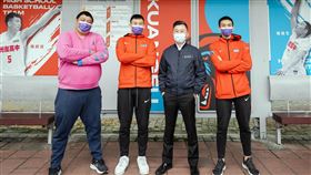 世新大學籃球隊網羅多名HBL好手（2）世新大學28日宣布男籃隊新生名單，有多名來自HBL冠軍隊伍、新竹光復高中的好手加入。包括「最強高中生」拿下HBL年度MVP（最有價值球員）的陳將(雙)（左2）以及灌籃大賽冠軍張俊生（右）。（新竹光復高中提供）中央社記者陳至中傳真  111年4月28日