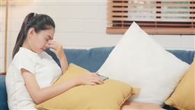 ▲現代人使用3C高達10.7小時，如何守護媽媽雙眸已成為現代兒女不可不重視的議題。（圖／船井生醫提供）