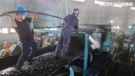 台中火力發電廠輸送帶起火，員工自行撲滅。（圖／翻攝畫面）