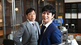 《電影版 99.9 不可能的翻案》松本潤、香川照之。（圖／車庫娛樂提供）