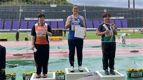 余雅倩赴日參賽  刷新女子鏈球全國紀錄摘金台灣女子鏈球好手余雅倩（中）29日在日本廣島織田幹雄田徑紀念賽女子鏈球，以64公尺34打破全國紀錄並摘下金牌。（中華民國田徑協會提供）中央社記者龍柏安傳真  111年4月29日