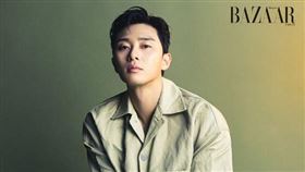 朴敘俊拍攝 Harper's BAZAAR 雜誌封面。（圖／Harper's BAZAAR提供）