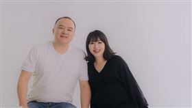 明金成、老婆/翻攝自明金成臉書