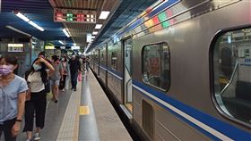 台鐵區間車（記者陳弋攝影）