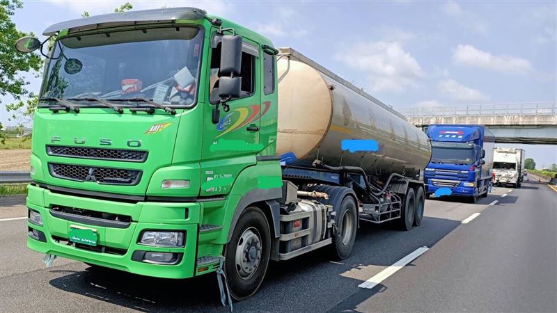國一新營段3大車連環撞！回堵8公里