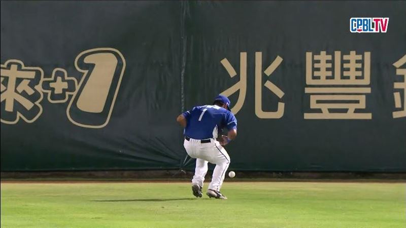守備又掉漆！悍將開賽單局守備2失誤