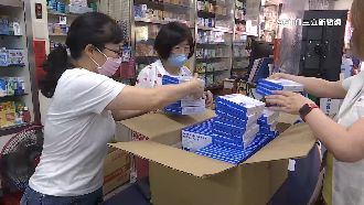 快篩週日沒賣？阿中：藥局有開就會送