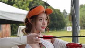 人氣網紅「VALENT 鄔鋔嗪（婉婷）。（圖／翻攝自IG）