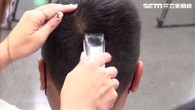 搶救初選民調，游淑慧剃楊植斗的頭