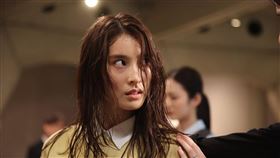 日劇《麻煩一族》松下洸平、土屋太鳳。（圖／friDay影音提供）