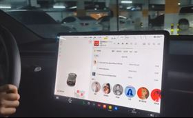 特斯拉螢幕突喊「我死得好冤」！人妻車庫嚇壞⋯帶女兒急逃（圖／翻攝自紅星新聞）