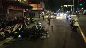 未成年無照雙載與重機相撞！1死2傷