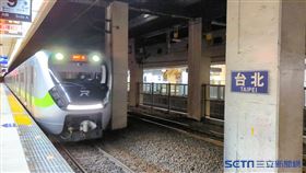台鐵 火車進站 （圖／記者戴玉翔攝影）