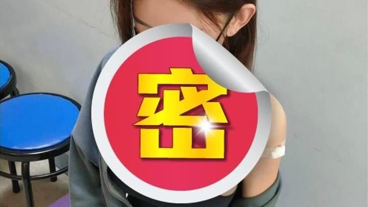 正妹打疫苗這樣穿　外套一脫全場瘋了