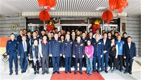 北市博愛路派出所喬遷揭牌  楊源明出席台北市警察局中正第一分局博愛路派出所喬遷新址揭牌典禮3日舉行，北市警局長楊源明（前中）出席與會，期勉同仁們持續努力為轄區服務。（台北市中正第一分局提供）中央社記者黃麗芸傳真  111年3月3日