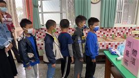 新／彰潭墘國小打疫苗　學童：不怕（圖／翻攝畫面）