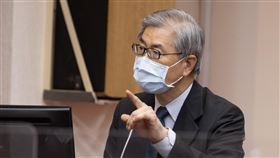 外資賣股兩手策略？  金管會：9家券商提交說明金管會主委黃天牧（圖）11日表示，證交所已針對出具台積電分析報告的9家外資券商，要求23日以前提交書面說明，屆時會先確定外資券商是否確實有一邊喊買、一邊反手賣的情形，若有確實事證就會處理。中央社記者謝佳璋攝  111年4月11日