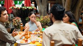 當美食指標米其林餐廳指南對上以消費者為主的Google地圖評鑑，哪一個才能真正代表美味(圖片來源：Pexels)