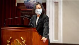 蔡英文總統2日接見「第24屆國家生技醫療品質獎暨SNQ國家品質標章獲獎團隊」。（圖／總統府提供)