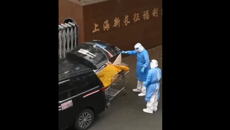 活人裝屍袋送火化　起底上海這養老院