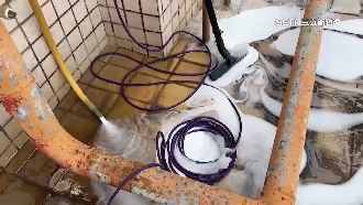自來水變泡泡水　住戶崩潰：喝下去了