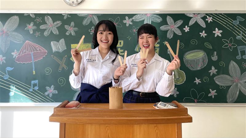 最美姐妹花自唱「請支援收銀」網暴動