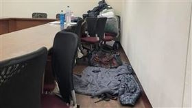 丟包確診生？安置會議室沒衛浴、還有蟑螂爬　台大回應了