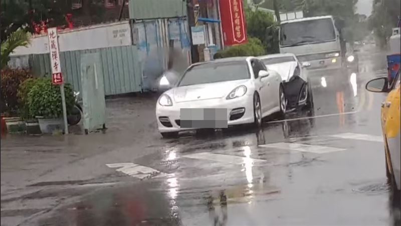 好貴車禍！民眾直擊賓士撞保時捷