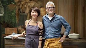 阿嬌深夜真情流露，從相片體會到父母的愛。（圖／翻攝自阿嬌生活廚房lifekitchen臉書）