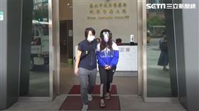 林女將毒品放進書本型保險盒仍遭警方識破。（圖／翻攝畫面）