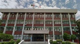 新冠肺炎本土疫情持續延燒，苗栗警分局長林永勝和副分局長張中也雙雙確診，張中在上月30日出現症狀，經快篩、PCR後確認為陽性，林永勝也於當日確診，而2人都未在第一線接觸民眾，目前感染源不明，分局長職務則由另一副分局長徐永明代理中。