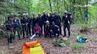 女登山滑倒無法走　受困11小時獲救