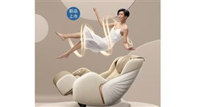 ▲重量級時尚KOL莫莉代言OGAWA《WOW！減壓沙發》（圖／業者提供）