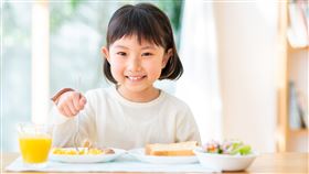 偏食的孩子可多攝取鈣質、B群、膳食纖維維持免疫力與生長正常