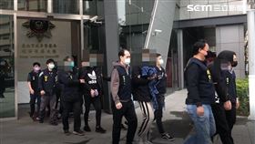 錢男經營假投資詐騙集團，並要求下屬手機桌面放上美輪明宏仍遭逮。（圖／翻攝畫面）