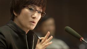 《奪冠》鞏俐在《奪冠》飾演傳奇教頭郎平。（圖／甲上娛樂提供）